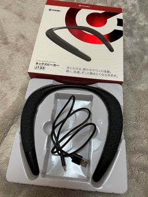ネックスピーカーを箱から出した画像